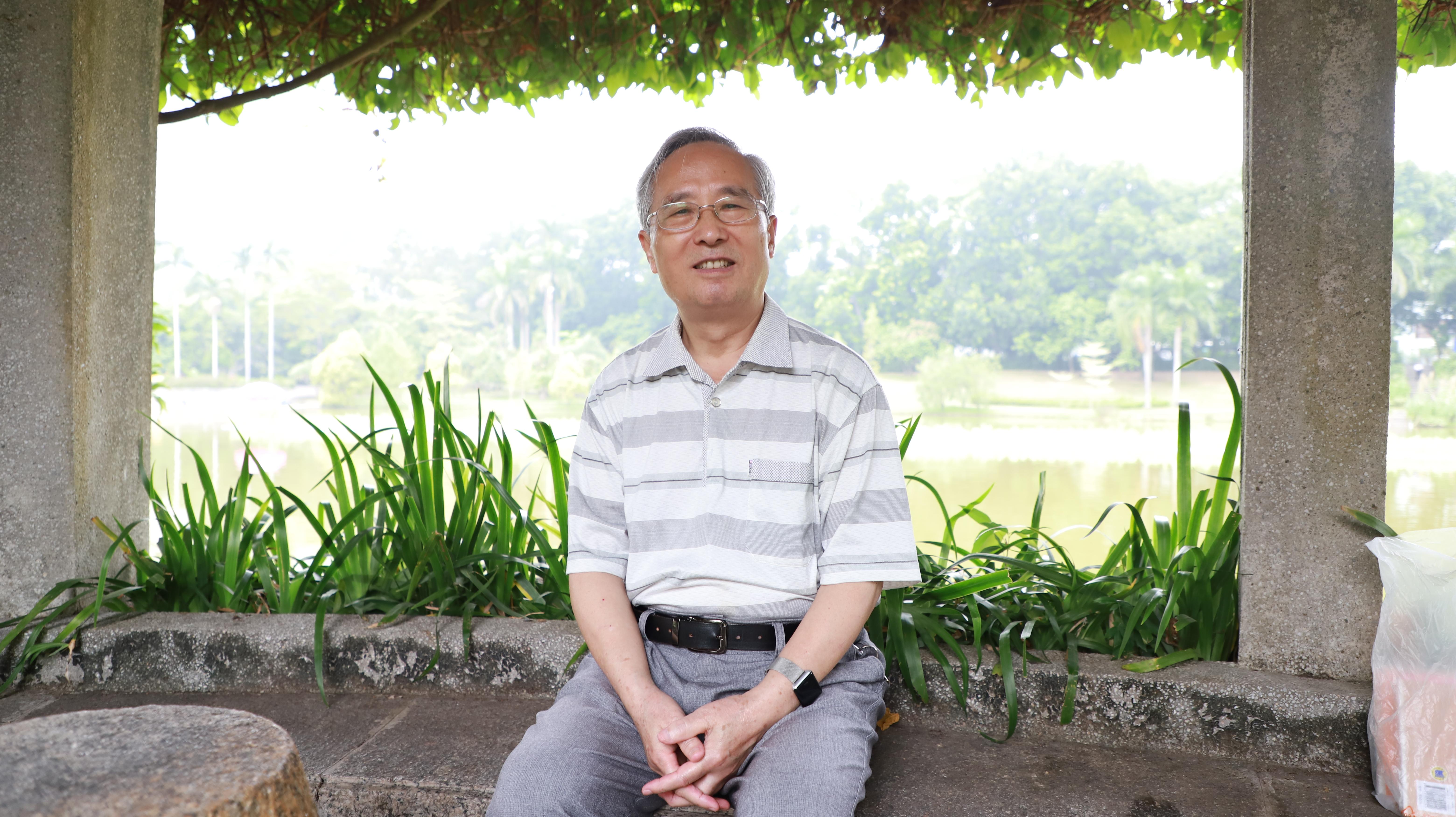 埋首書齋心不改 揚帆譯海道更寬——訪深圳大學英語及傳播學教授、資深翻譯家何道寬（深圳大學報）