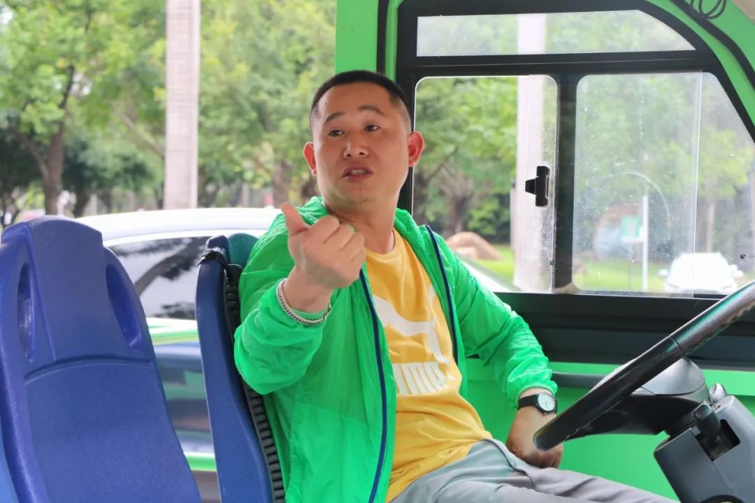 “杜鵑山車神”！他是同學們最愛的小巴司機